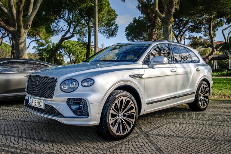 Bentley Bentayga SUV de lujo, ejemplo de modelo